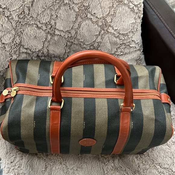 FENDI PEQUON DUFFLE BAG 40cm in excellent condition - Picture 3 of 17